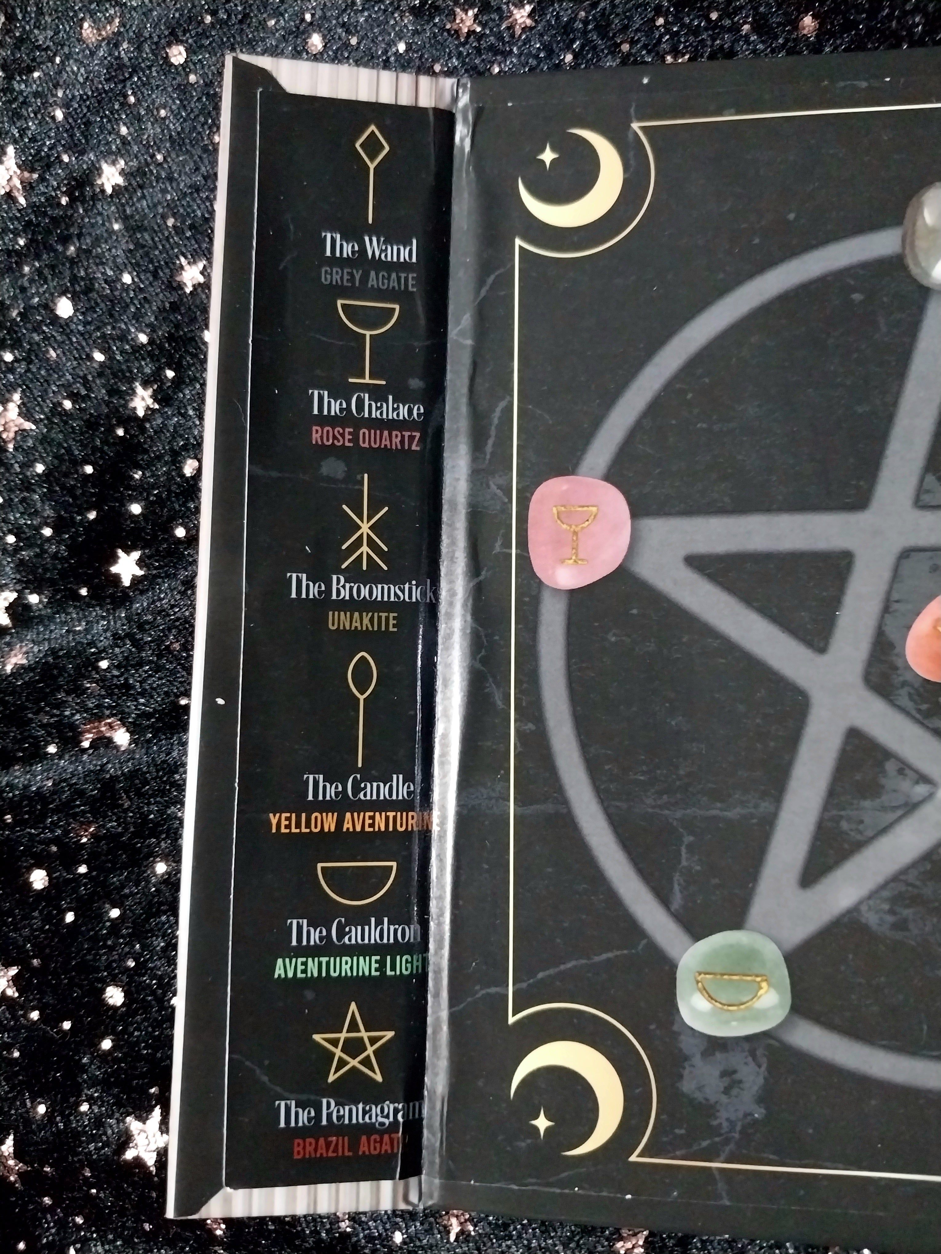 The Witches' Guide to Crystals Gift Set