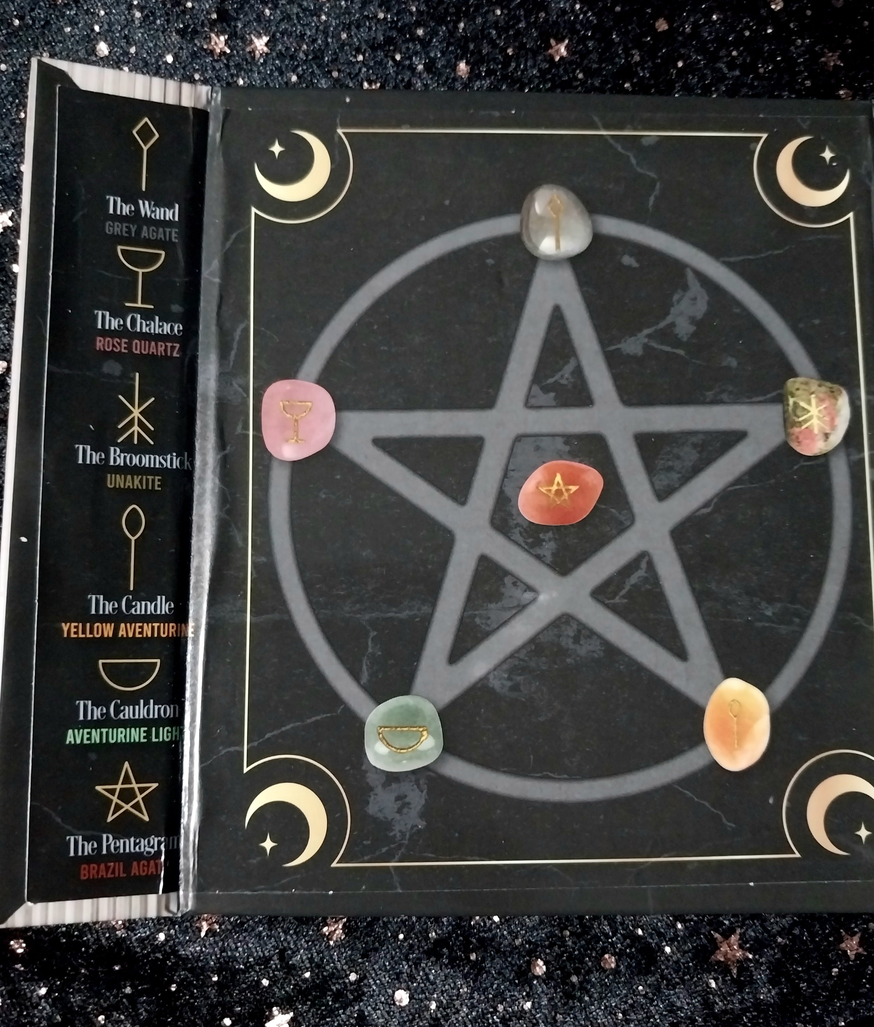 The Witches' Guide to Crystals Gift Set