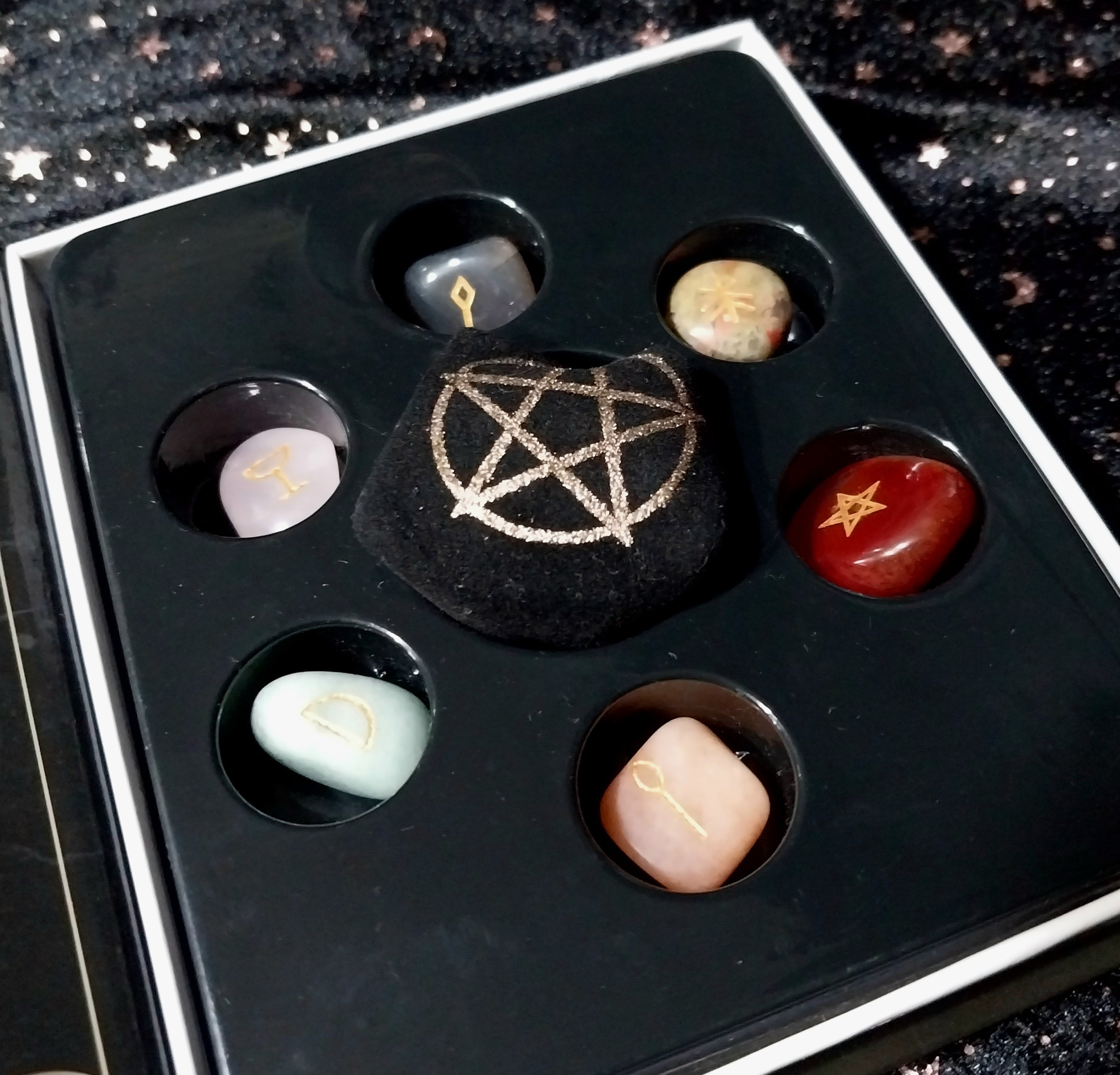 The Witches' Guide to Crystals Gift Set